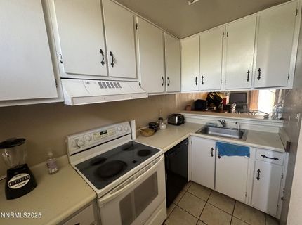 863 Nutmeg Place, Unit 12, Reno, NV 89502 Photo