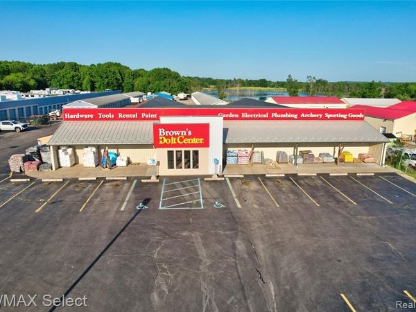 7281 S State Road, Goodrich Vlg, MI 48438