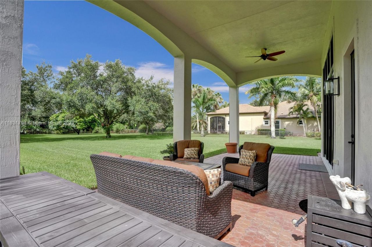 11056 Blackhawk Blvd, Davie, FL 33328 Photo