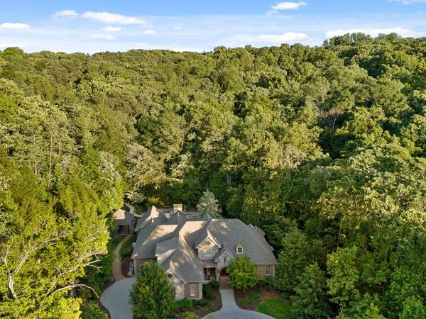 11 Saint Nicholas Way, Signal Mountain, TN 37377