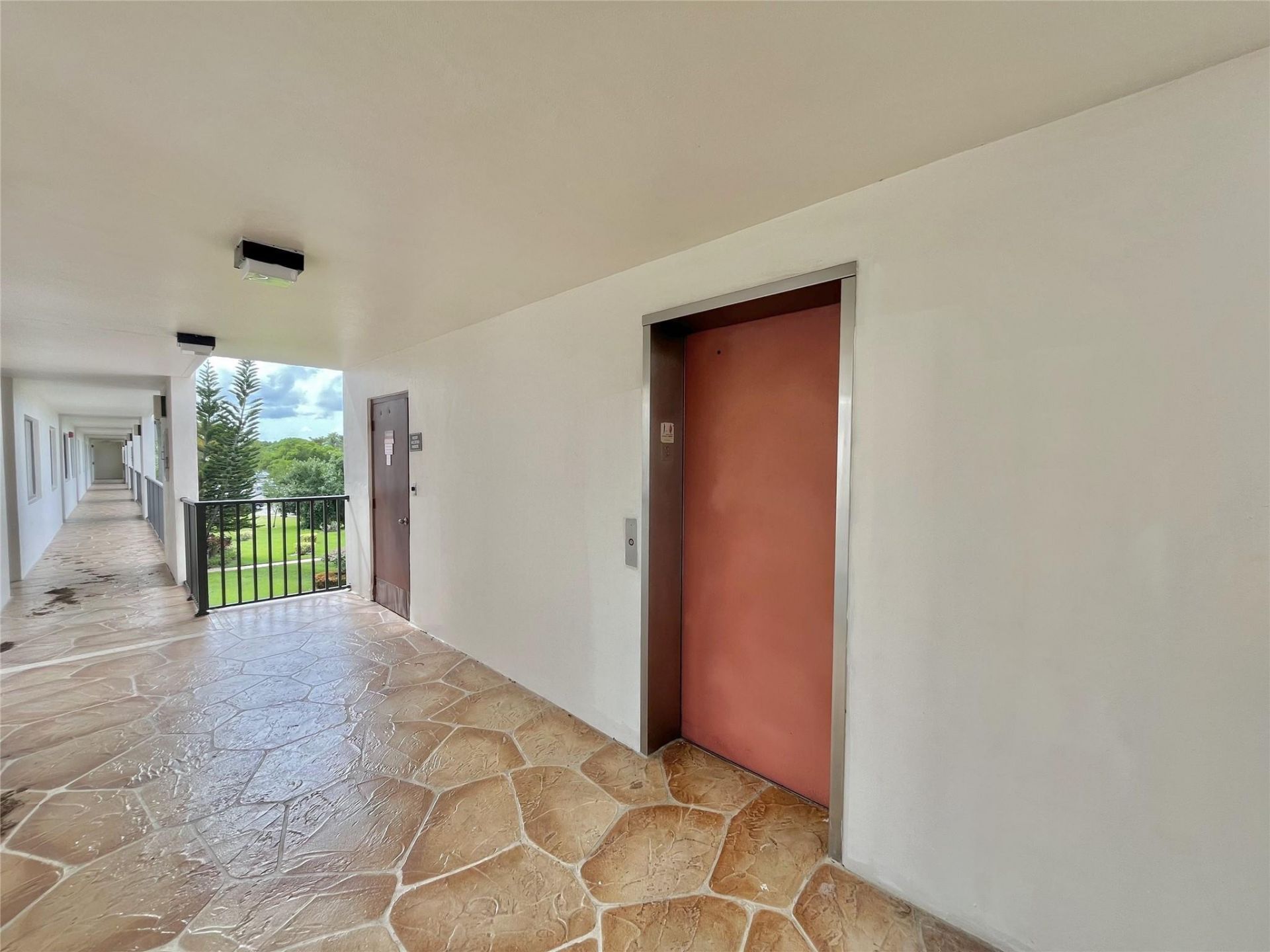9691 N Belfort Circle, Unit 305, Fort Lauderdale, FL 33321 Photo