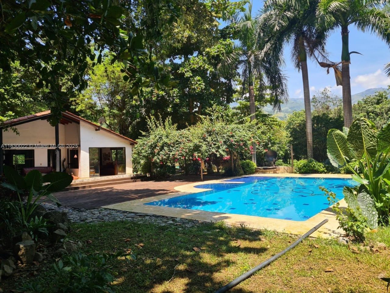 25 B Vereda La Higinia, Santa Fe De Antioquia, Col, , An 05541 Photo