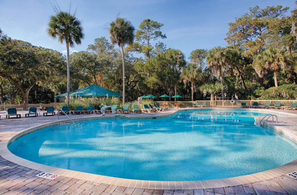 2 Club Cottage Road Photo 18