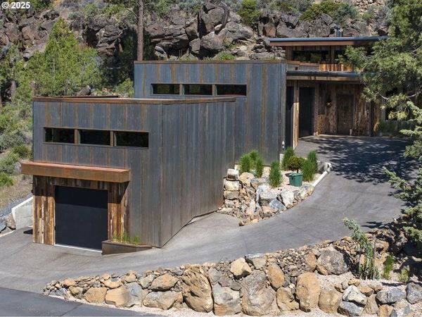 19476 SW CENTURY DR, Bend, OR 97702