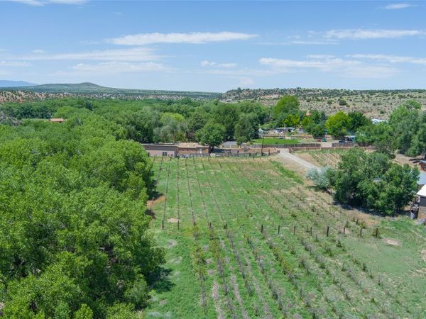 442 Los Pinos Road, Santa Fe, NM 87507