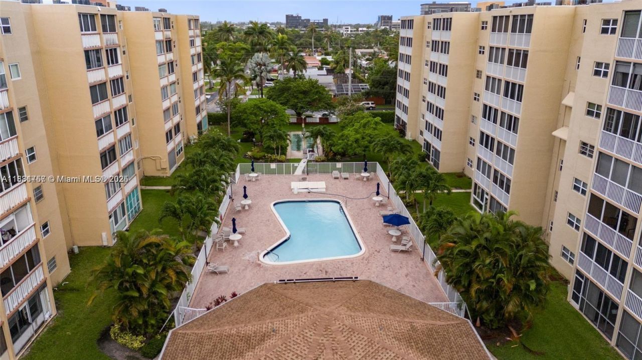 620 NE 12th Ave, Unit 102, Hallandale Beach, FL 33009 Photo