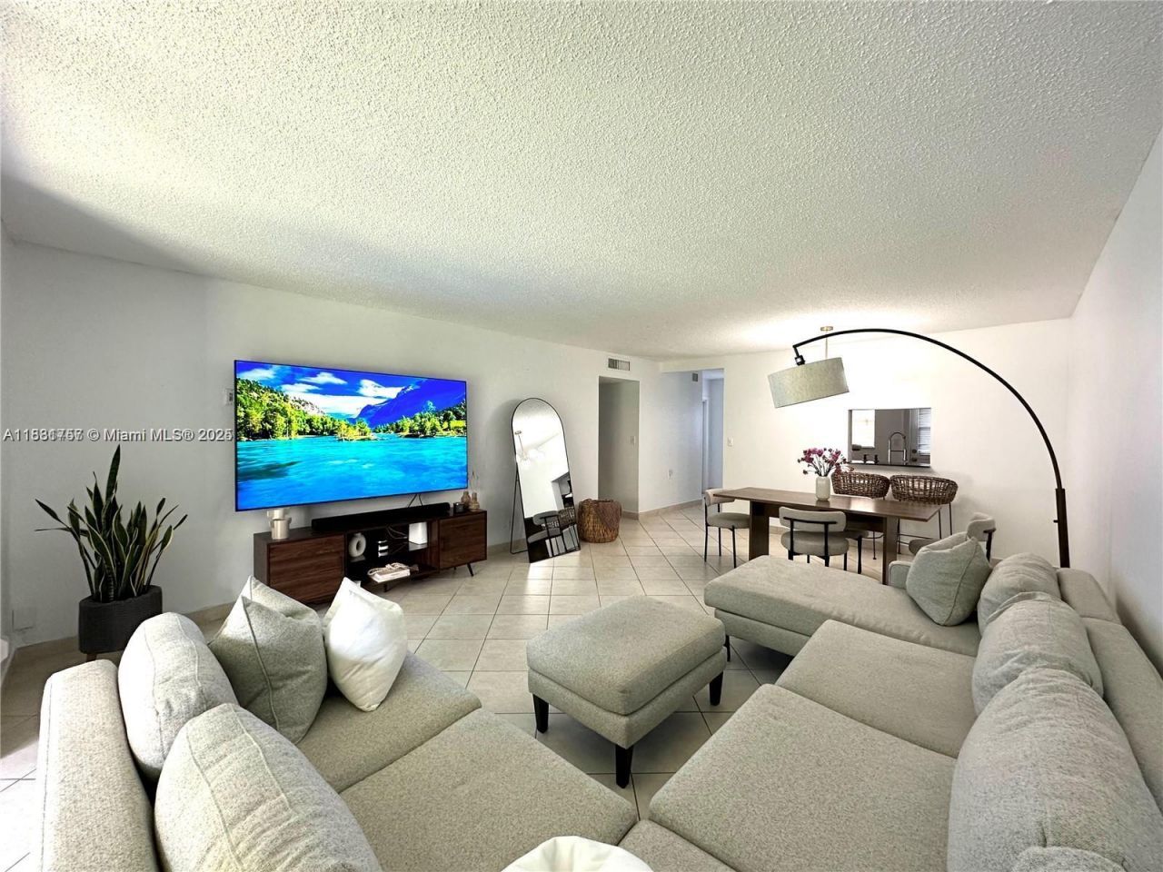 620 NE 12th Ave, Unit 102, Hallandale Beach, FL 33009 Photo