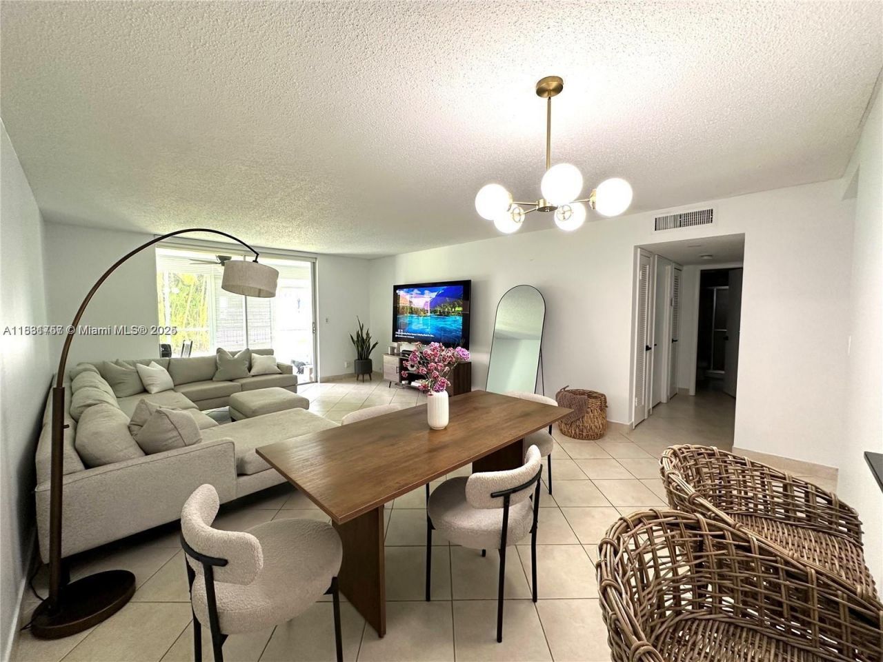 620 NE 12th Ave, Unit 102, Hallandale Beach, FL 33009 Photo