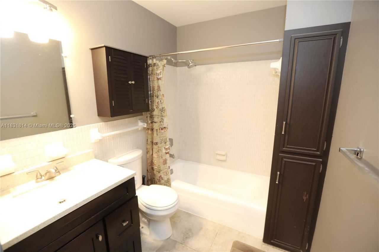 2171 NE 66th St, Unit 806, Fort Lauderdale, FL 33308 Photo