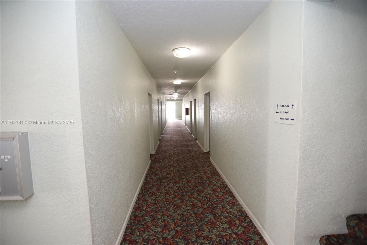 2171 NE 66th St, Unit 806, Fort Lauderdale, FL 33308 Photo