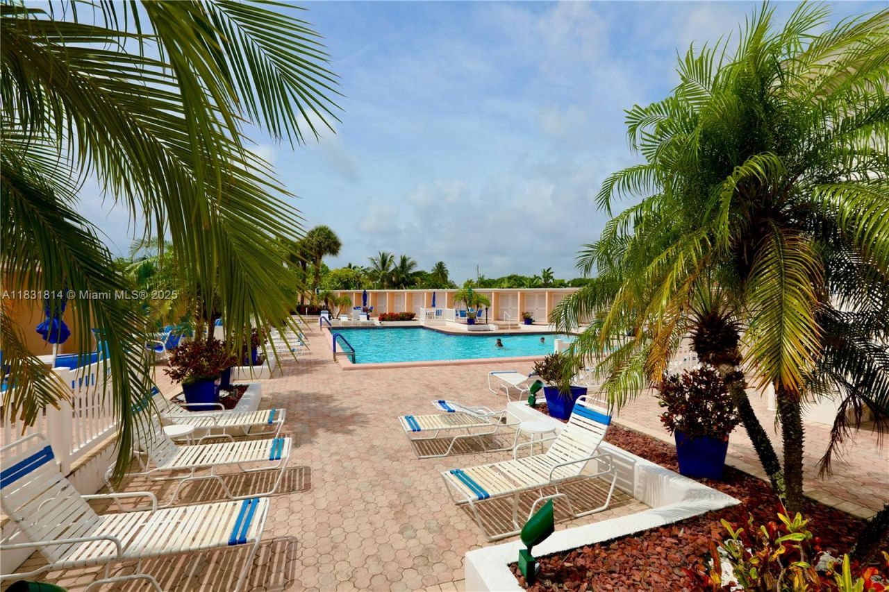 2171 NE 66th St, Unit 806, Fort Lauderdale, FL 33308 Photo