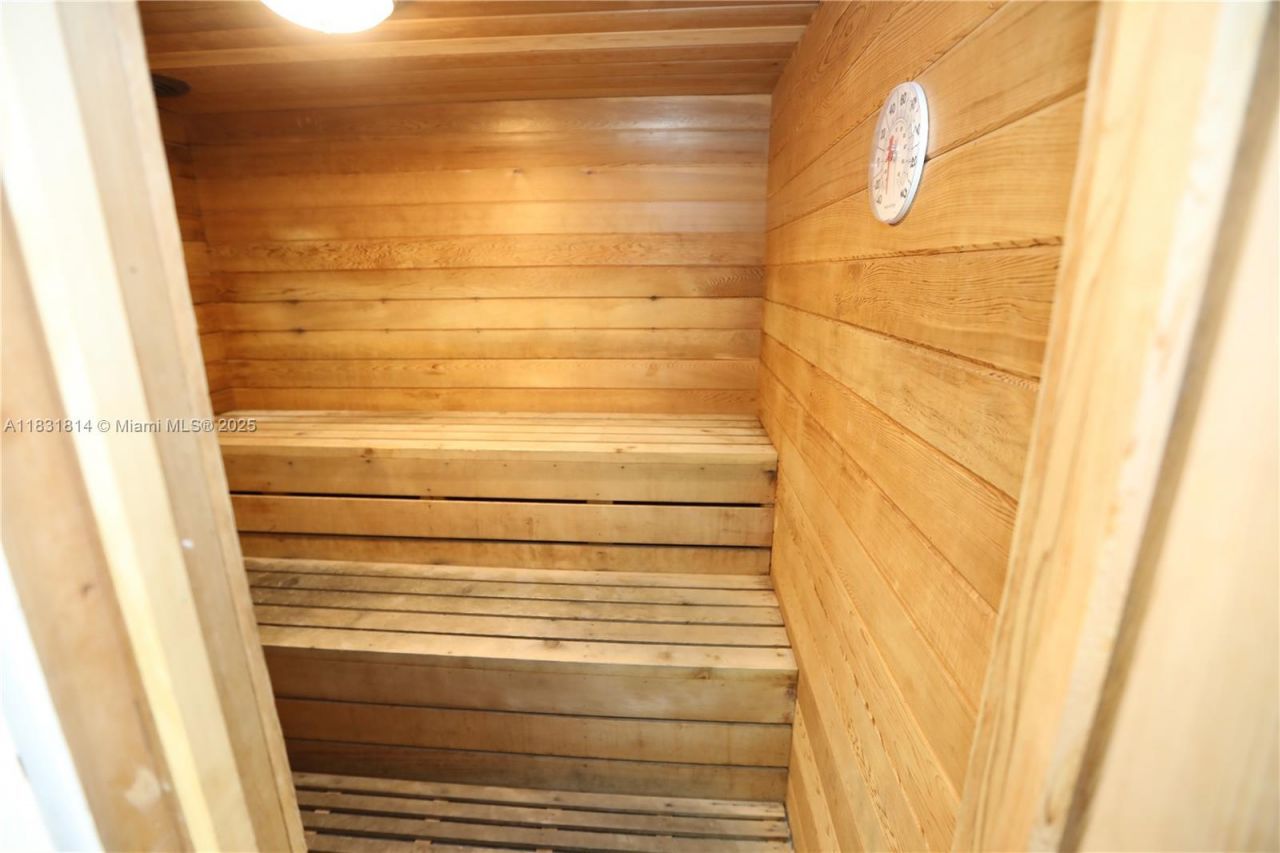 2171 NE 66th St, Unit 806, Fort Lauderdale, FL 33308 Photo