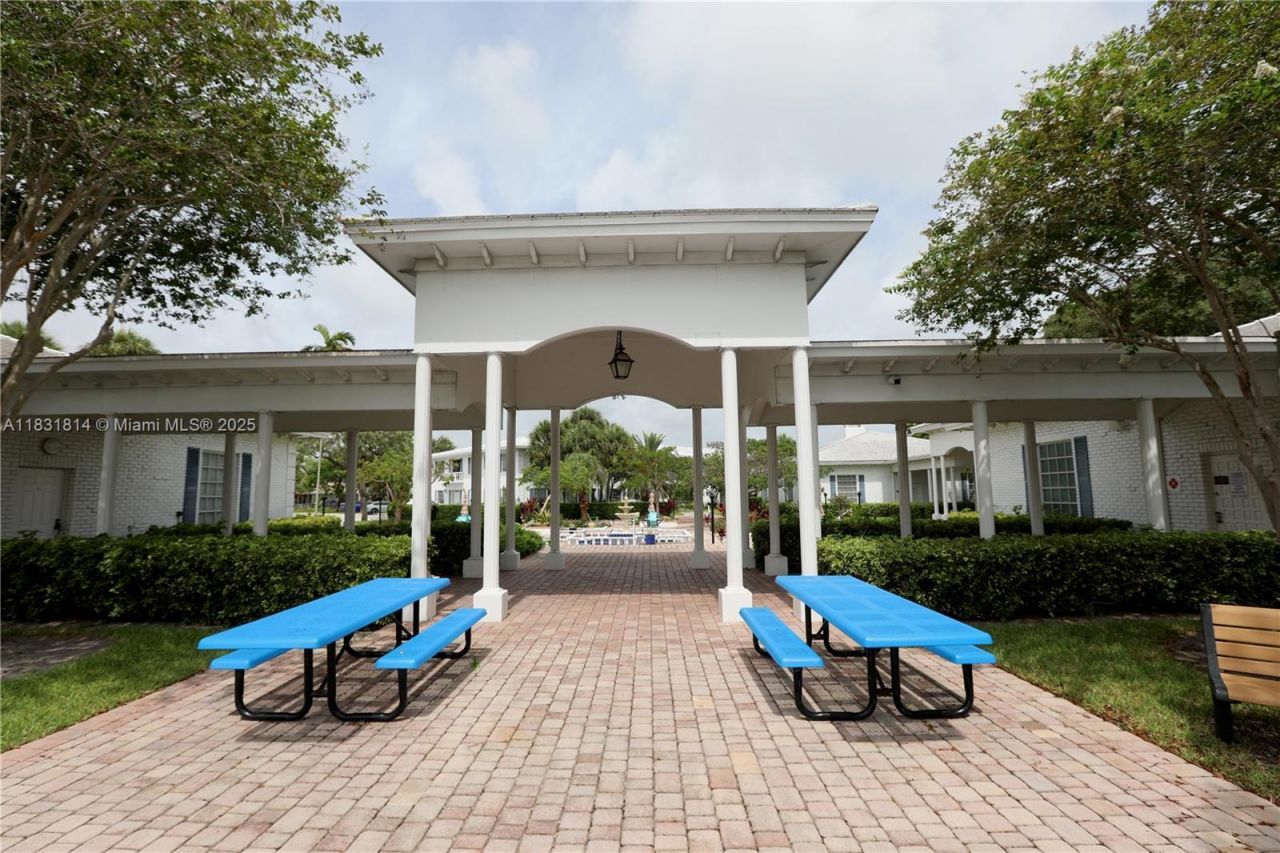 2171 NE 66th St, Unit 806, Fort Lauderdale, FL 33308 Photo