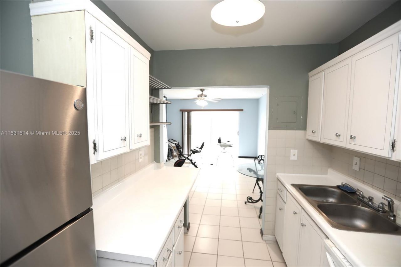 2171 NE 66th St, Unit 806, Fort Lauderdale, FL 33308 Photo