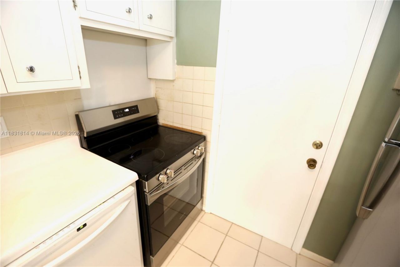 2171 NE 66th St, Unit 806, Fort Lauderdale, FL 33308 Photo