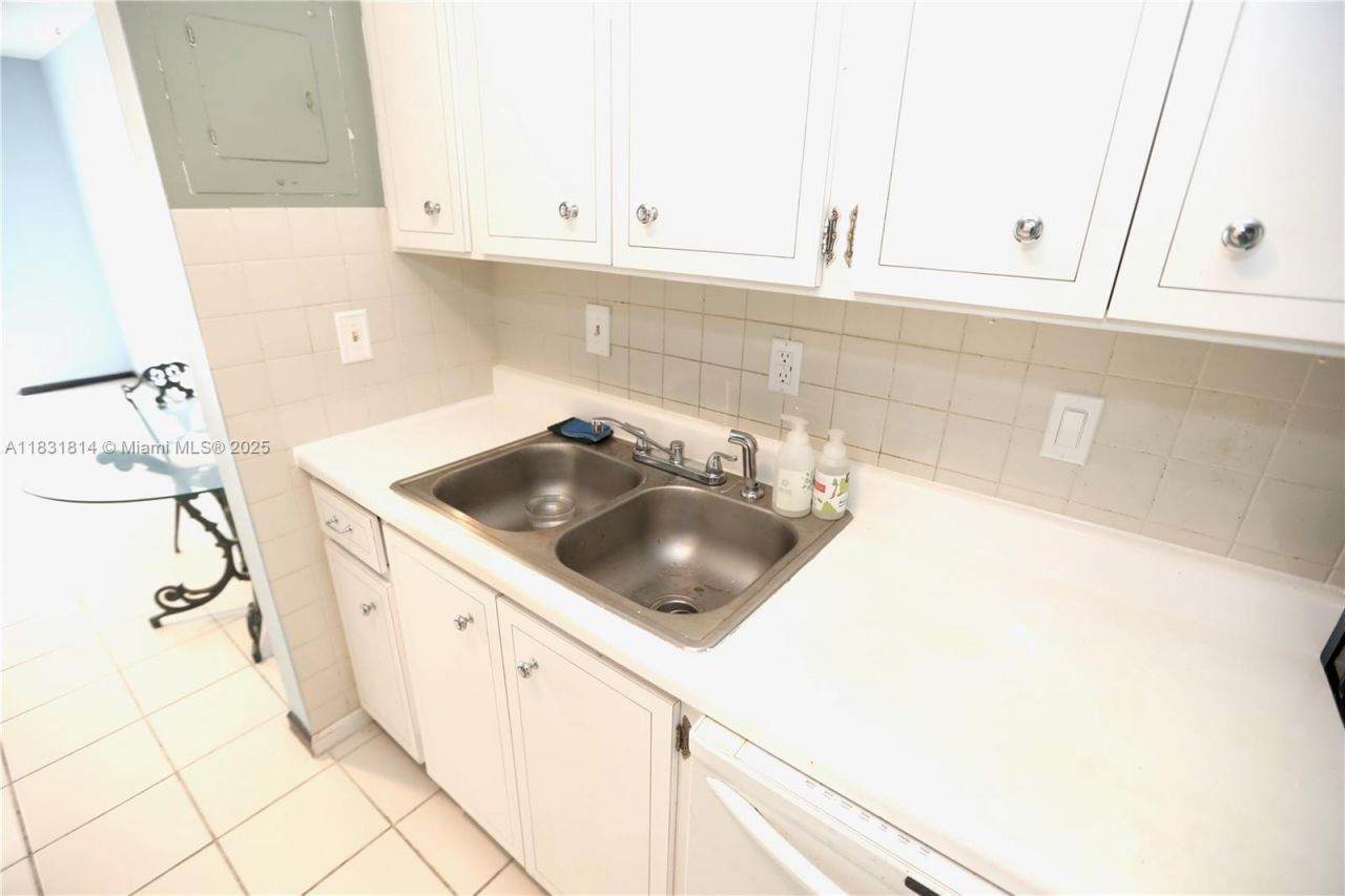 2171 NE 66th St, Unit 806, Fort Lauderdale, FL 33308 Photo