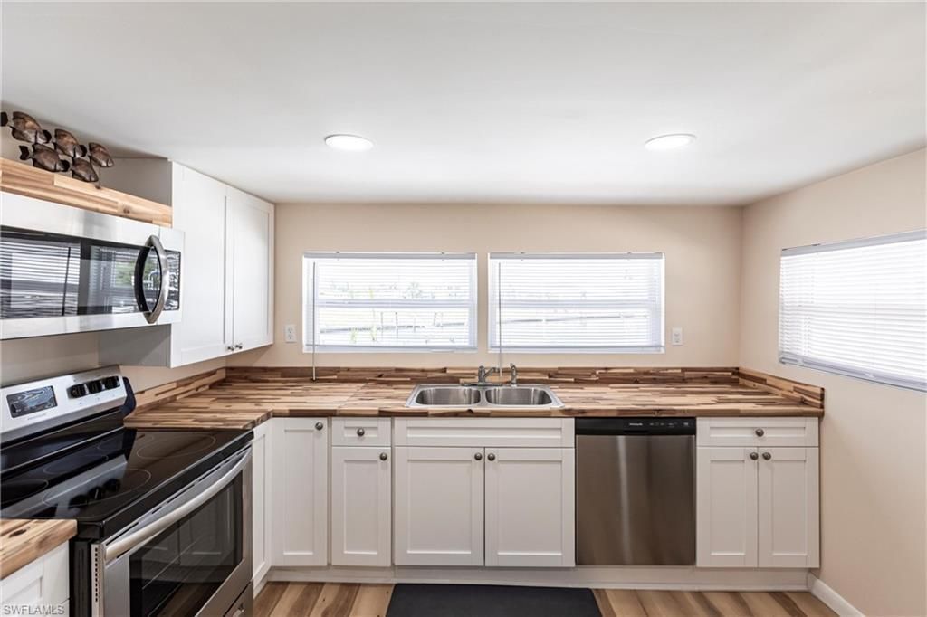 3913 Dewberry Ln, Saint James City, FL 33956 Photo