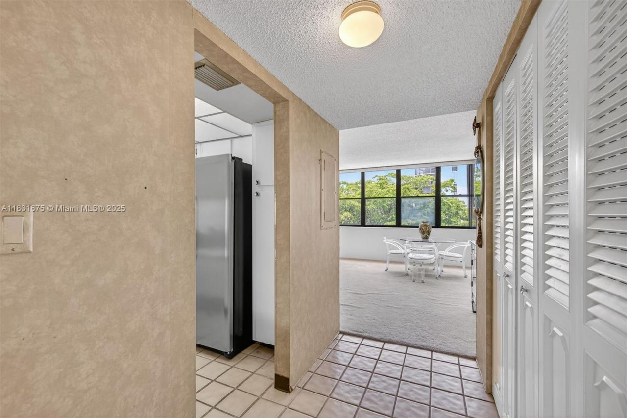 20381 NE 30th Ave, Unit 410-7, Aventura, FL 33180 Photo