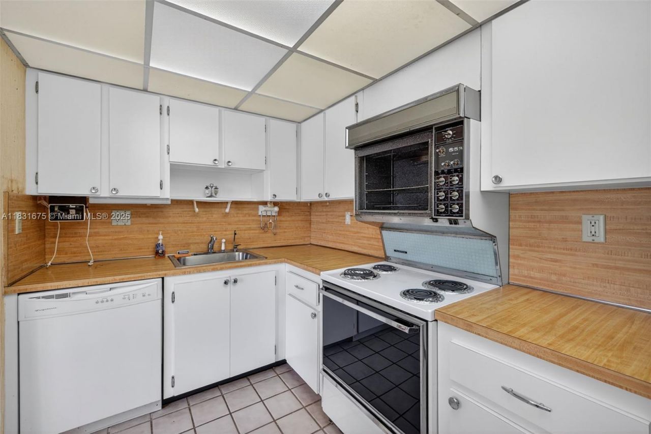 20381 NE 30th Ave, Unit 410-7, Aventura, FL 33180 Photo