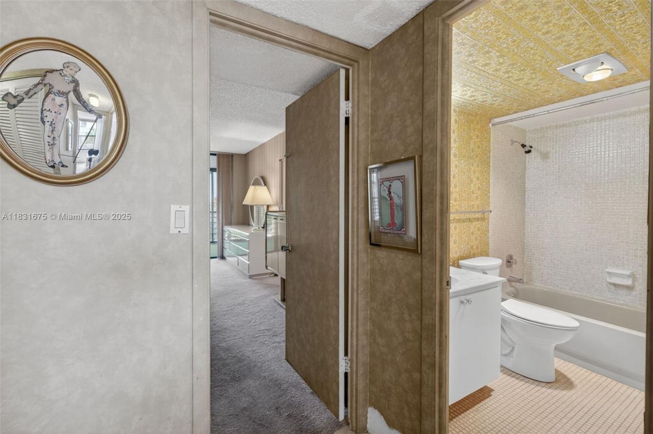 20381 NE 30th Ave, Unit 410-7, Aventura, FL 33180 Photo