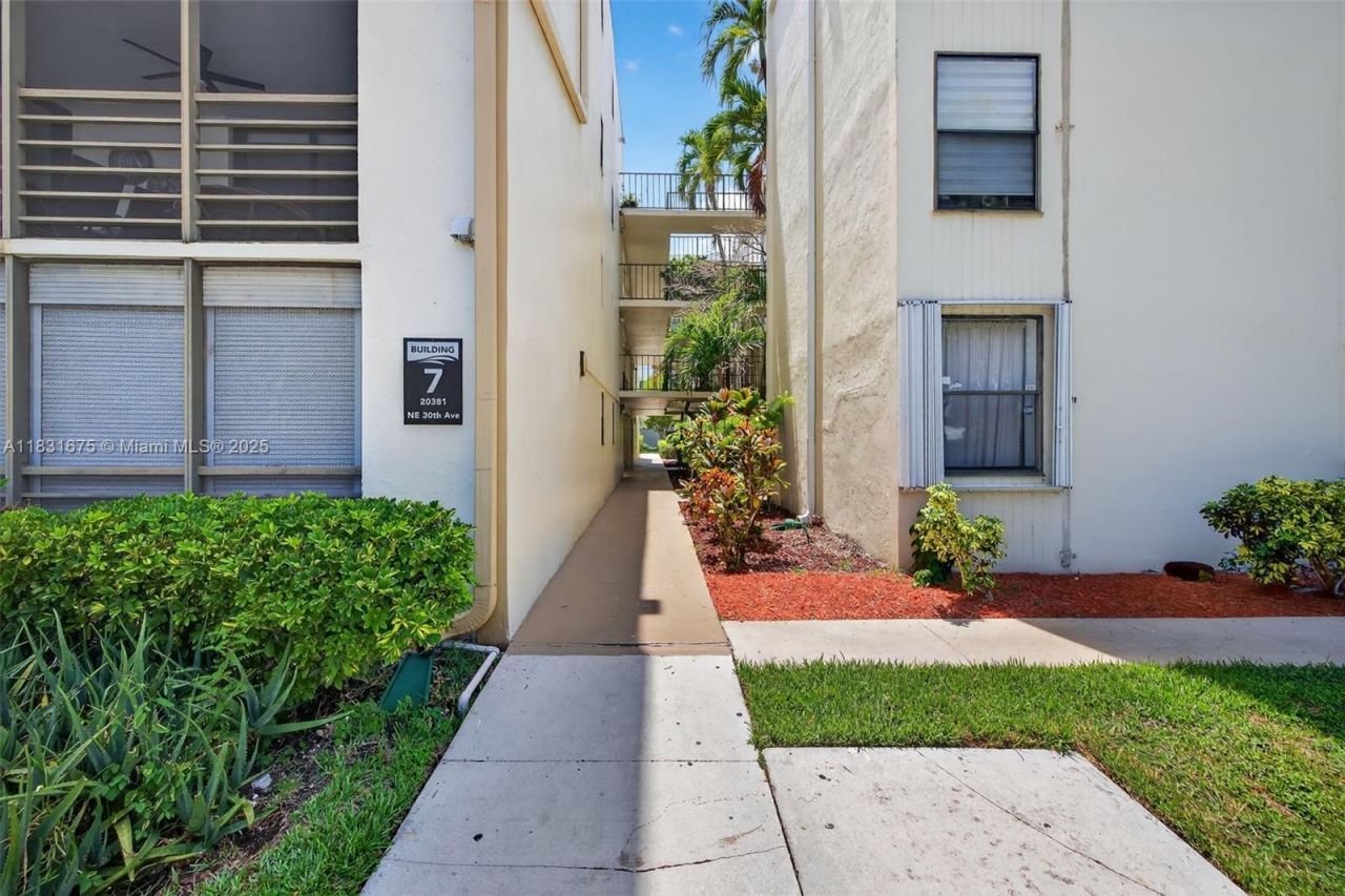 20381 NE 30th Ave, Unit 410-7, Aventura, FL 33180 Photo
