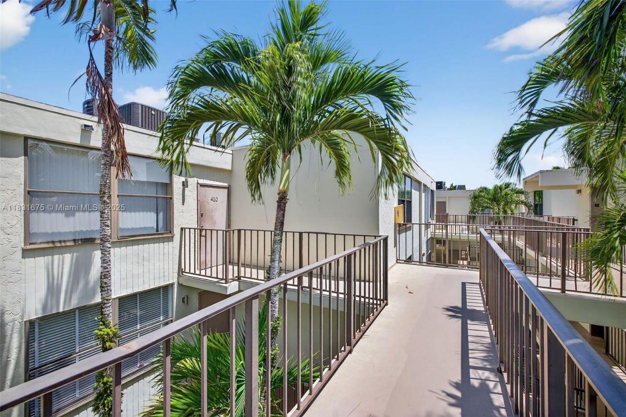 20381 NE 30th Ave, Unit 410-7, Aventura, FL 33180 Photo