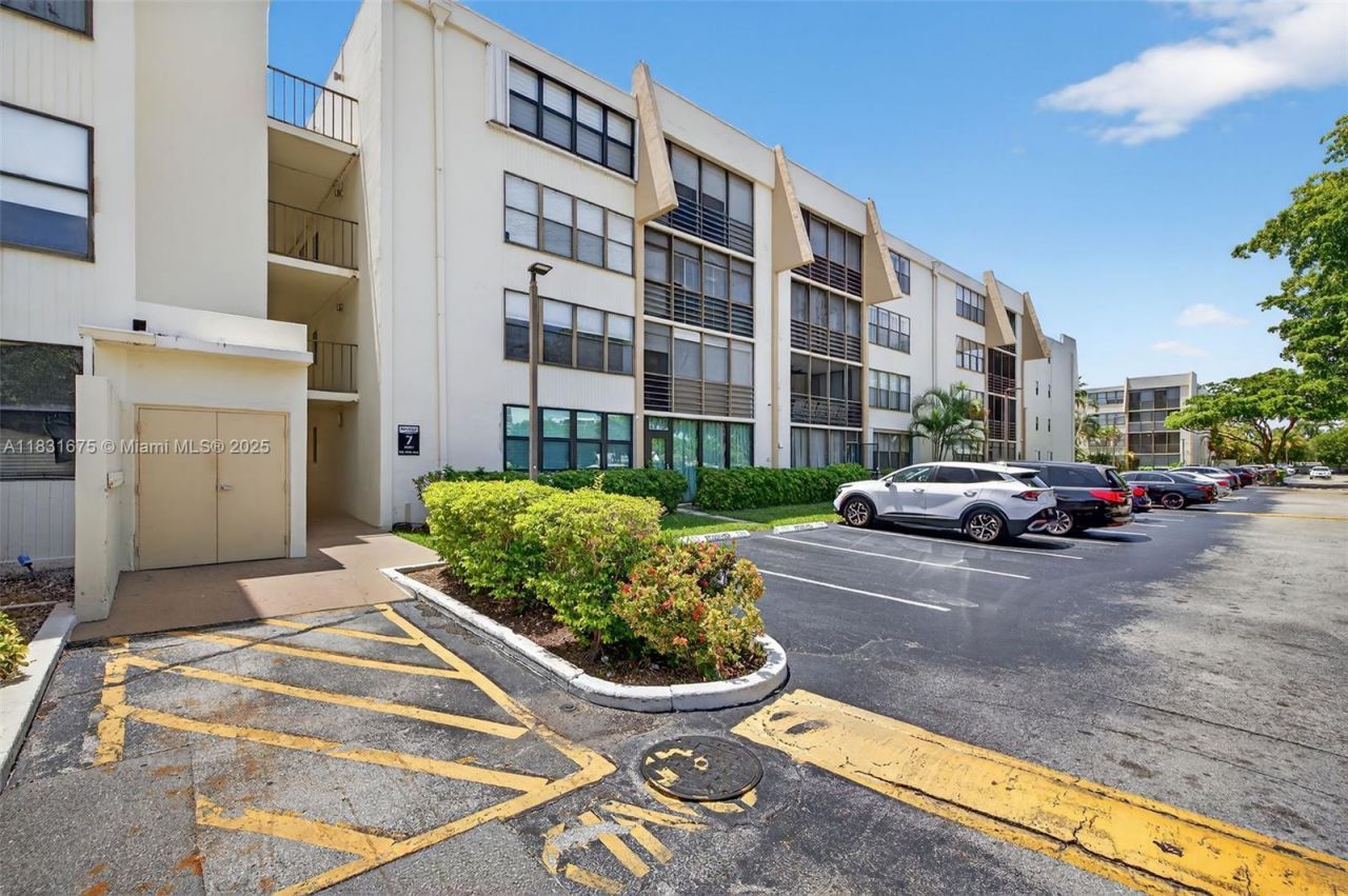 20381 NE 30th Ave, Unit 410-7, Aventura, FL 33180 Photo