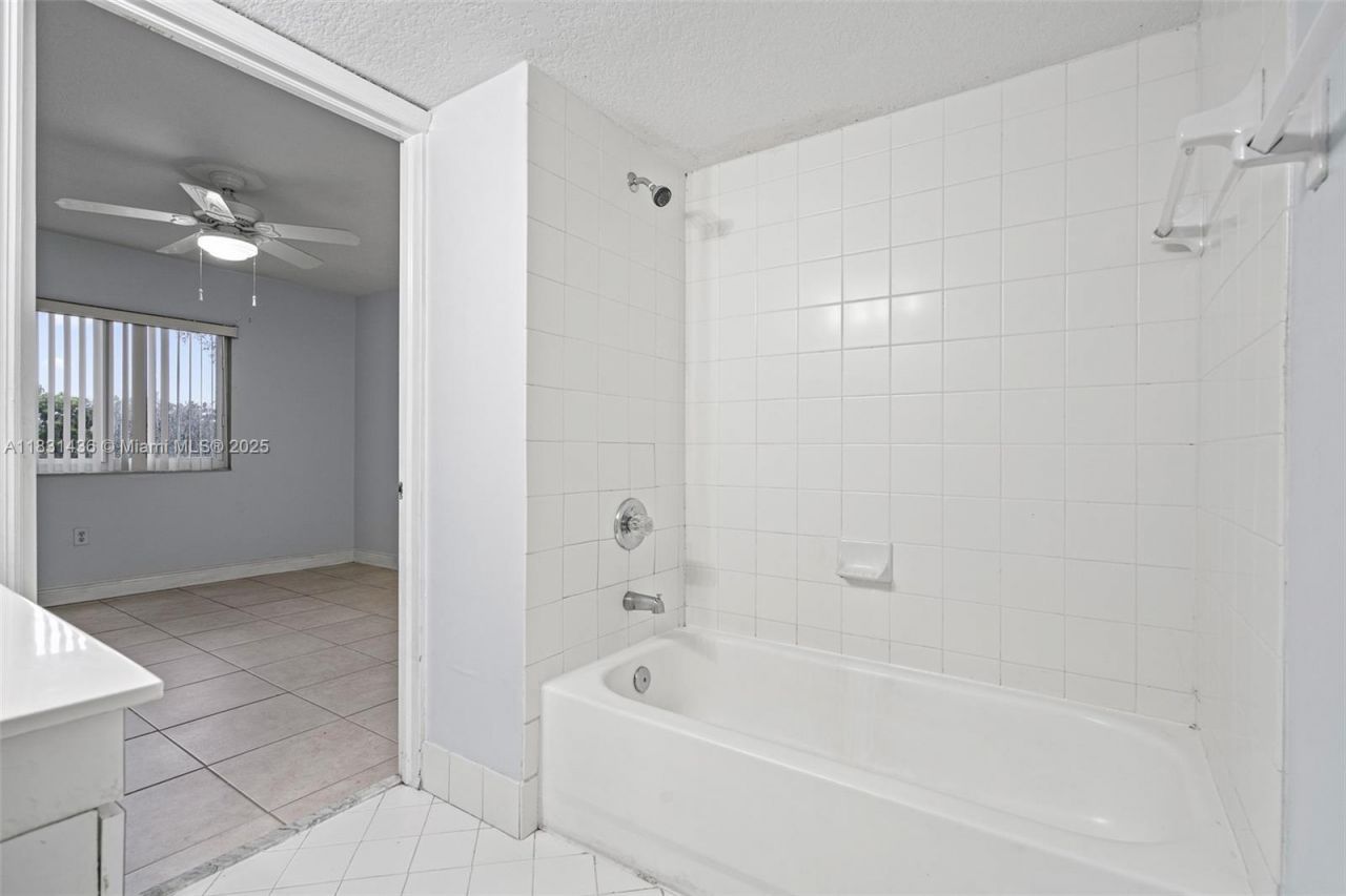 980 NE 33rd Ter, Unit 104, Homestead, FL 33033 Photo