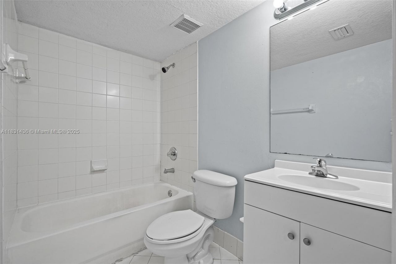 980 NE 33rd Ter, Unit 104, Homestead, FL 33033 Photo