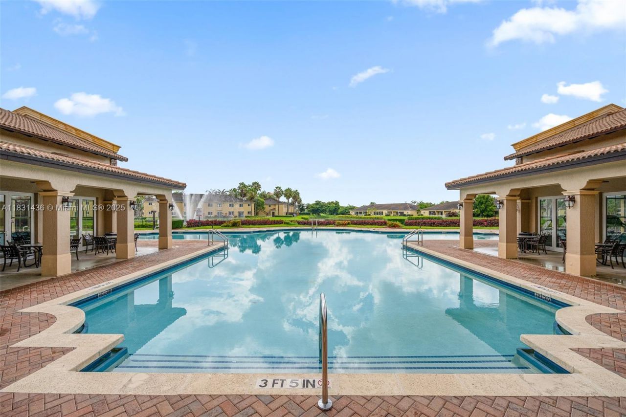 980 NE 33rd Ter, Unit 104, Homestead, FL 33033 Photo