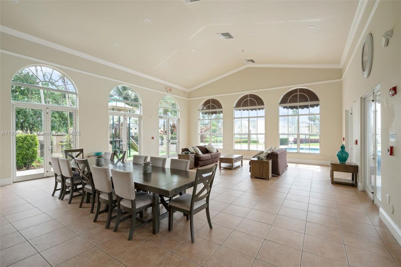 980 NE 33rd Ter, Unit 104, Homestead, FL 33033 Photo