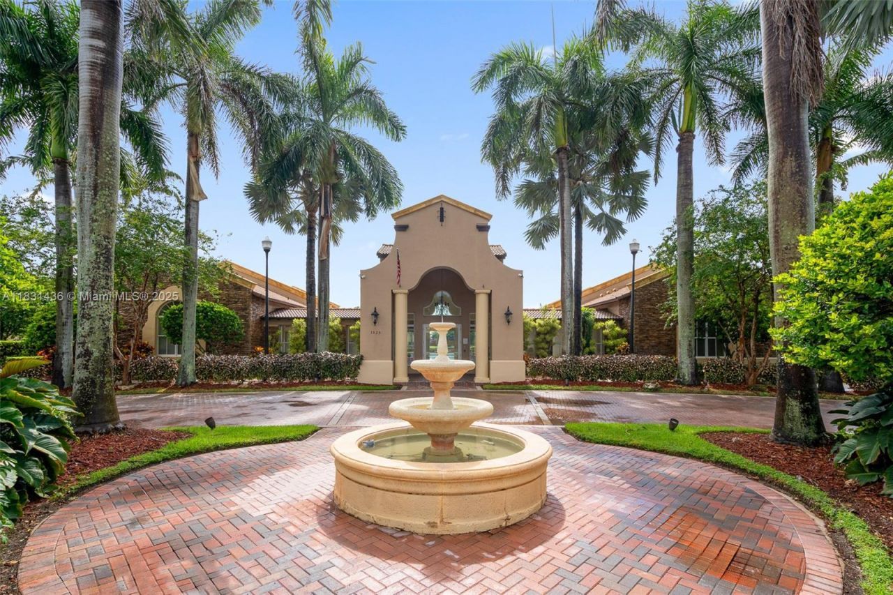 980 NE 33rd Ter, Unit 104, Homestead, FL 33033 Photo