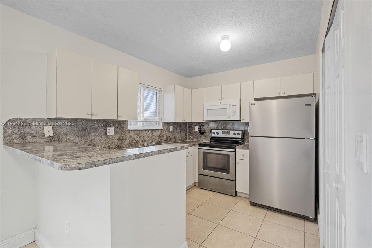 980 NE 33rd Ter, Unit 104, Homestead, FL 33033 Photo