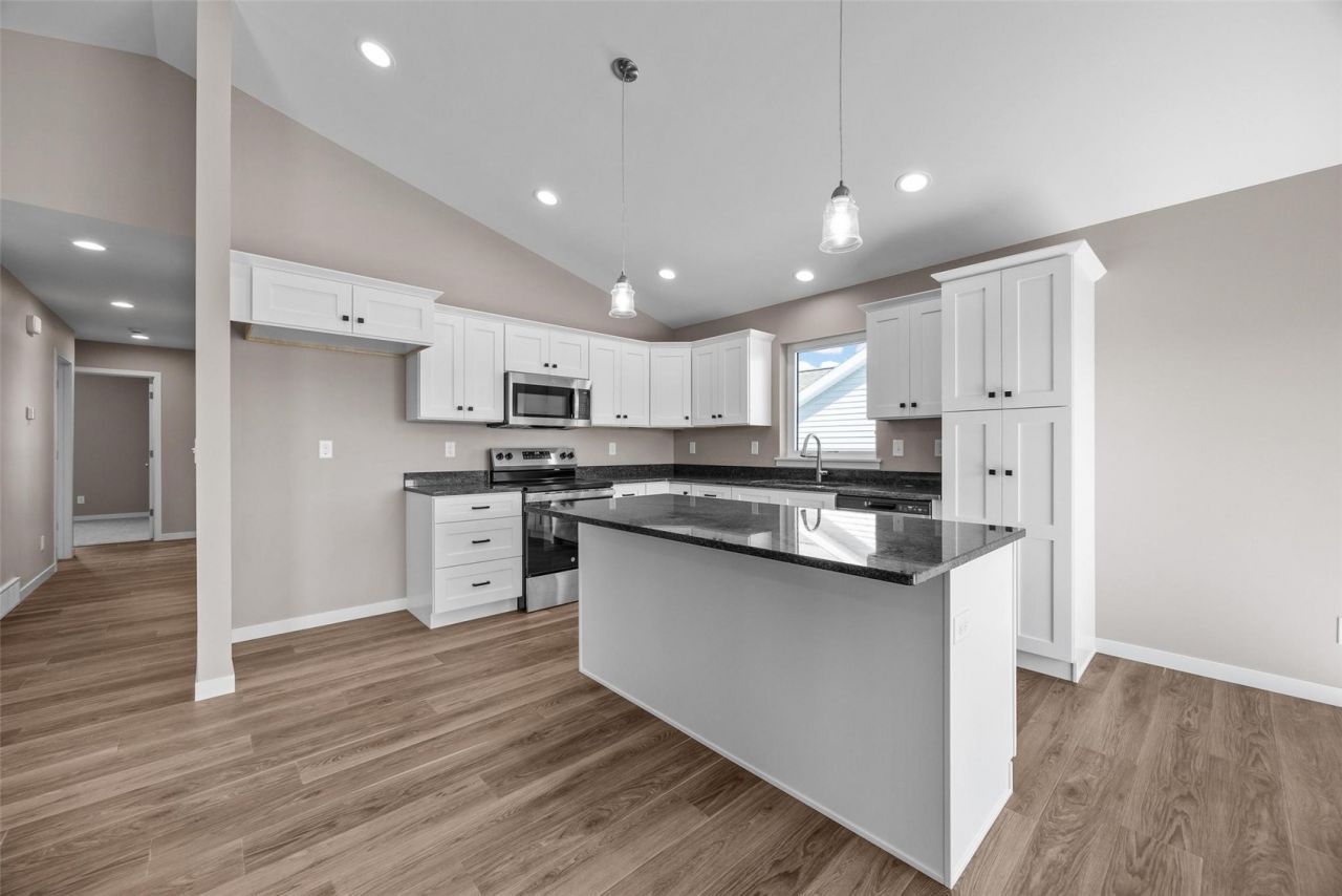 819 Indigo Drive, Palo, IA 52324 Main Photo