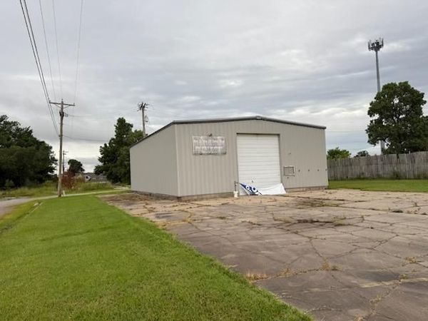 2214 B St NW, Miami, OK 74354