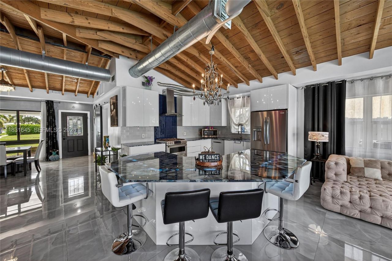 380 SE 1st Ter, Pompano Beach, FL 33060 Photo