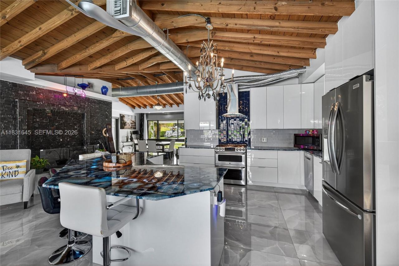 380 SE 1st Ter, Pompano Beach, FL 33060 Photo