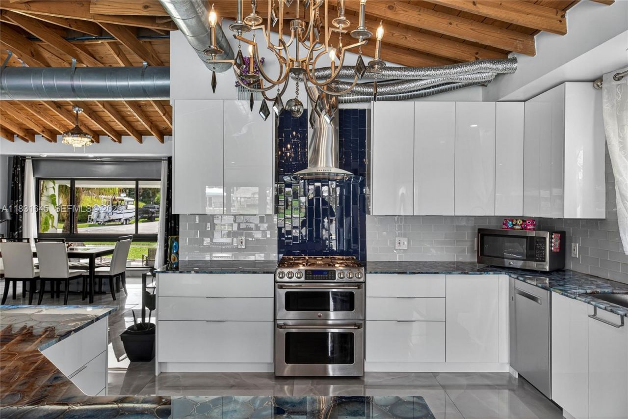 380 SE 1st Ter, Pompano Beach, FL 33060 Photo