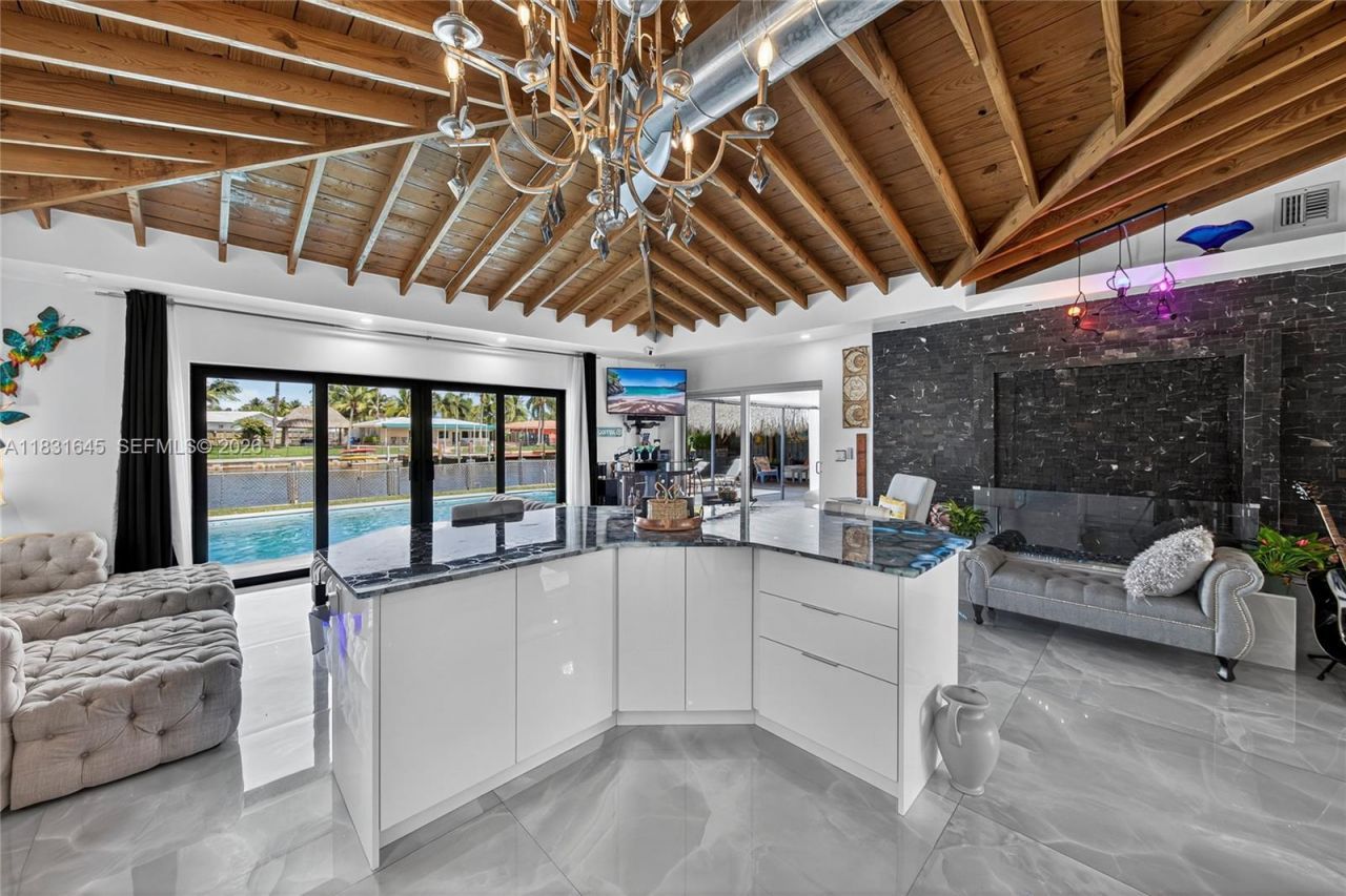 380 SE 1st Ter, Pompano Beach, FL 33060 Photo