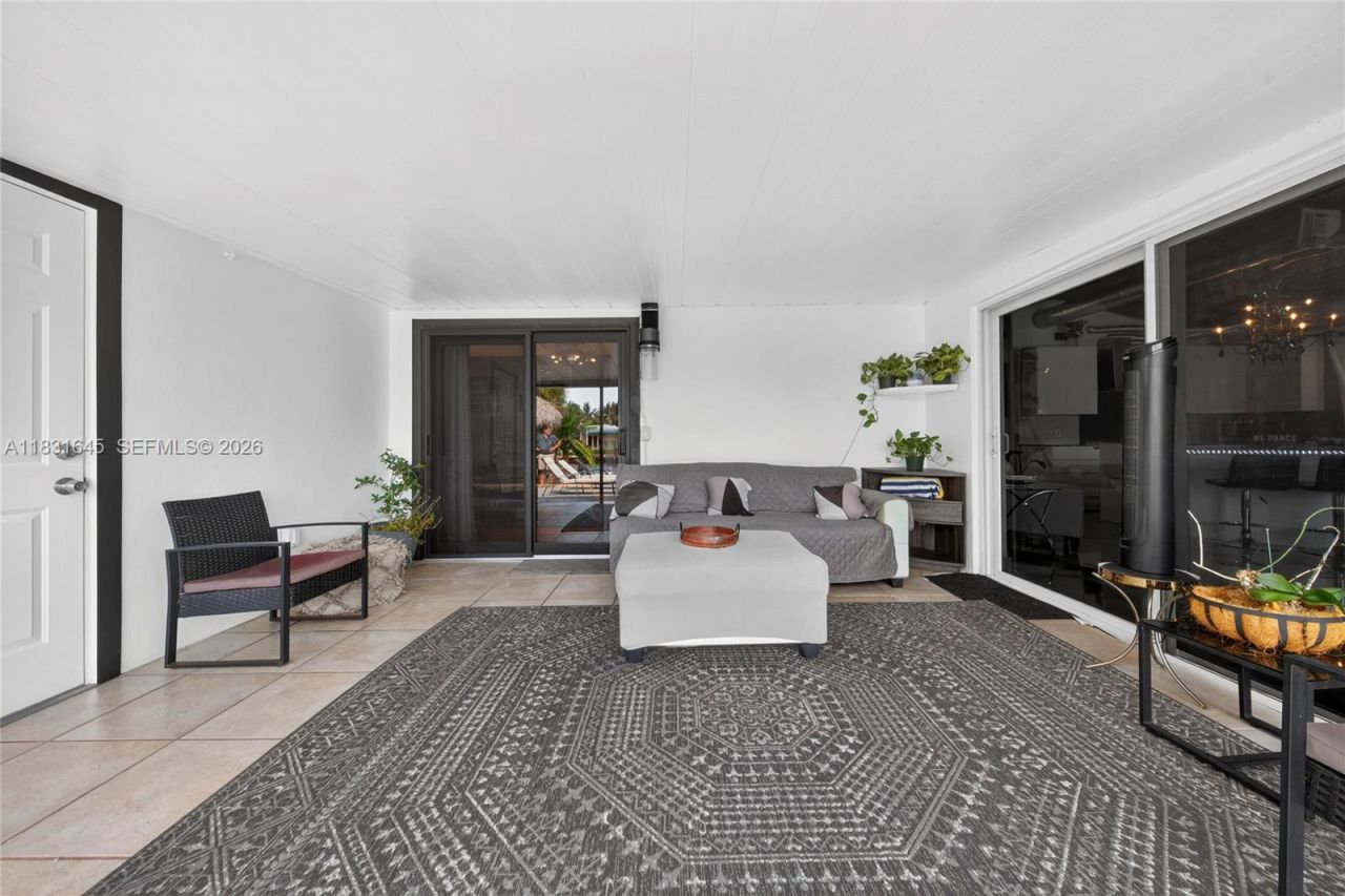 380 SE 1st Ter, Pompano Beach, FL 33060 Photo