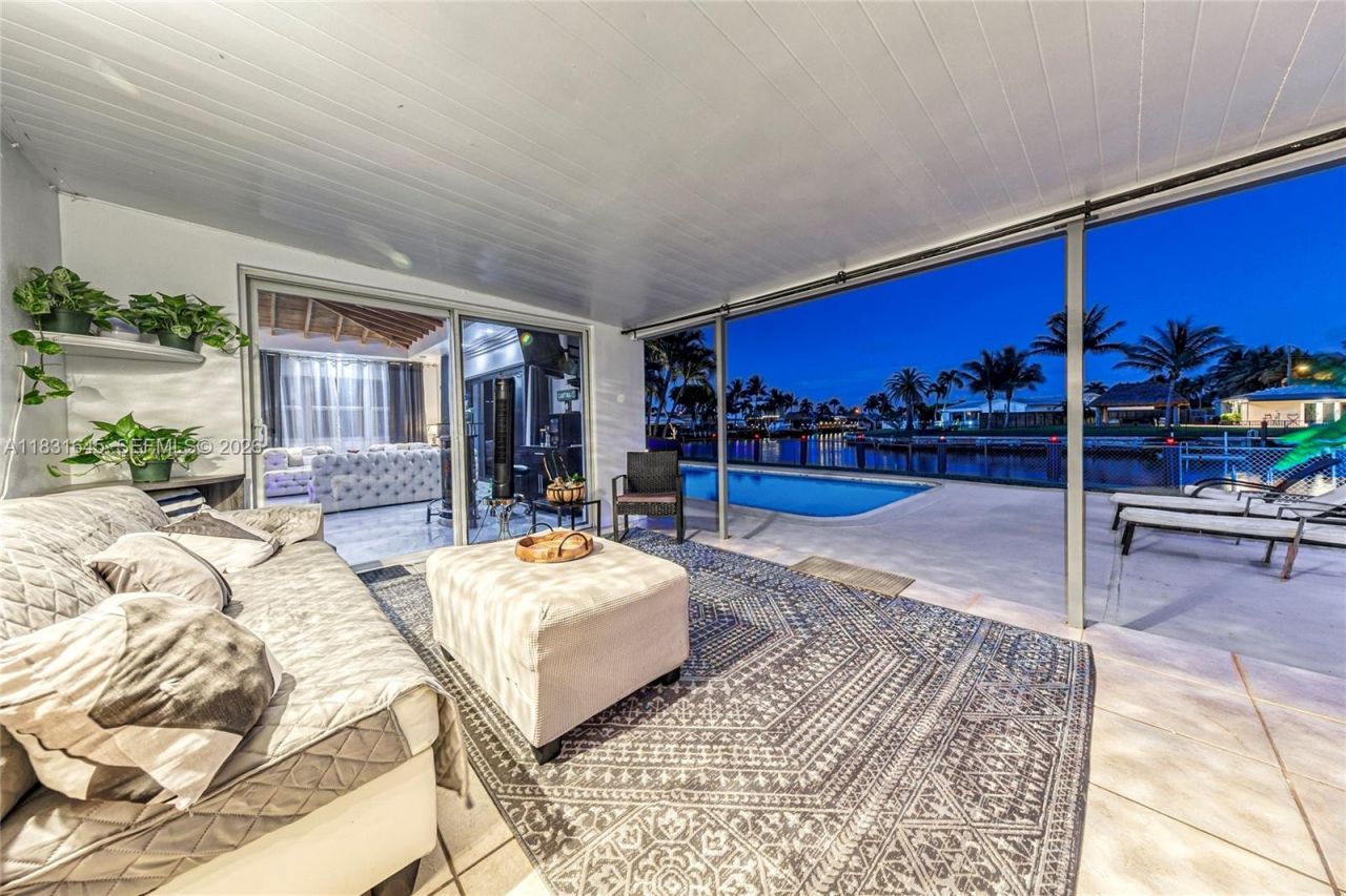 380 SE 1st Ter, Pompano Beach, FL 33060 Photo