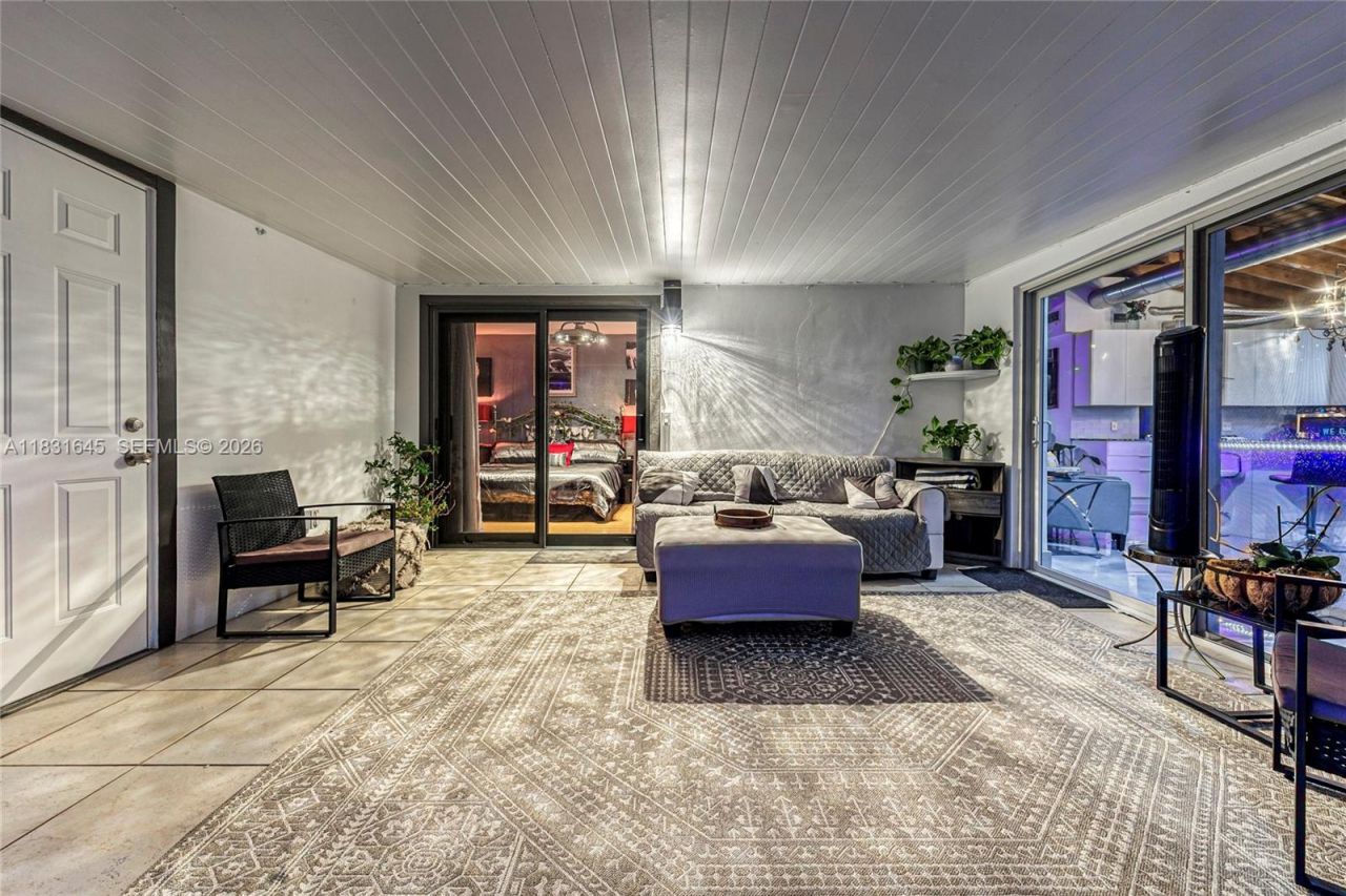 380 SE 1st Ter, Pompano Beach, FL 33060 Photo