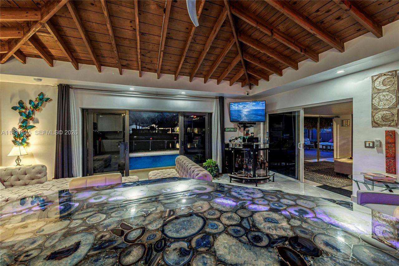 380 SE 1st Ter, Pompano Beach, FL 33060 Photo