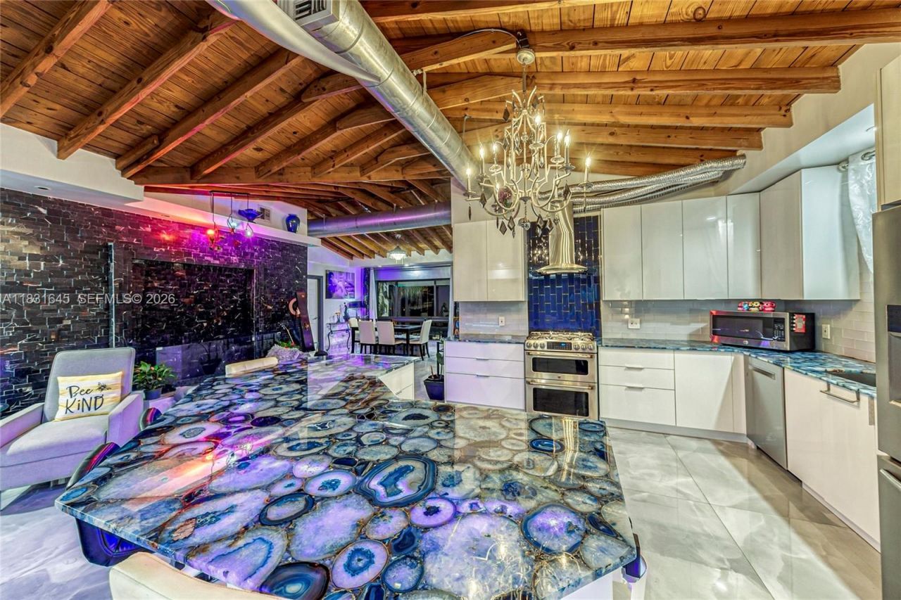 380 SE 1st Ter, Pompano Beach, FL 33060 Photo