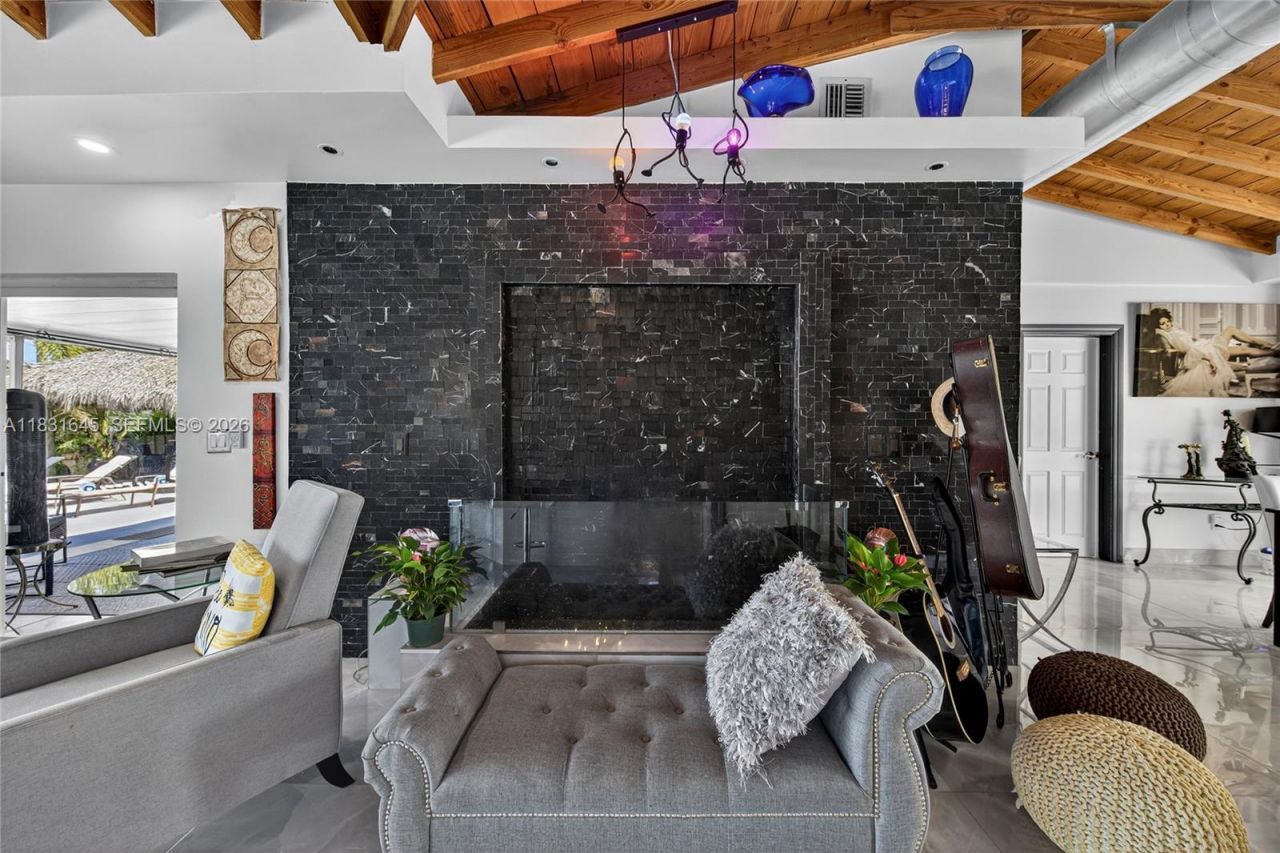 380 SE 1st Ter, Pompano Beach, FL 33060 Photo