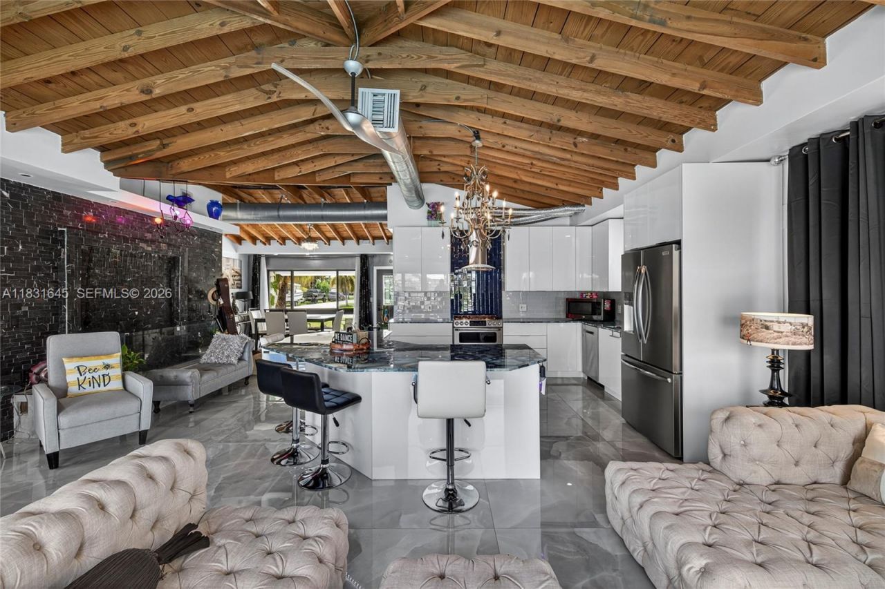 380 SE 1st Ter, Pompano Beach, FL 33060 Photo