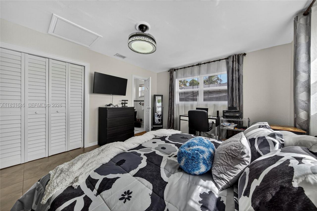 380 SE 1st Ter, Pompano Beach, FL 33060 Photo