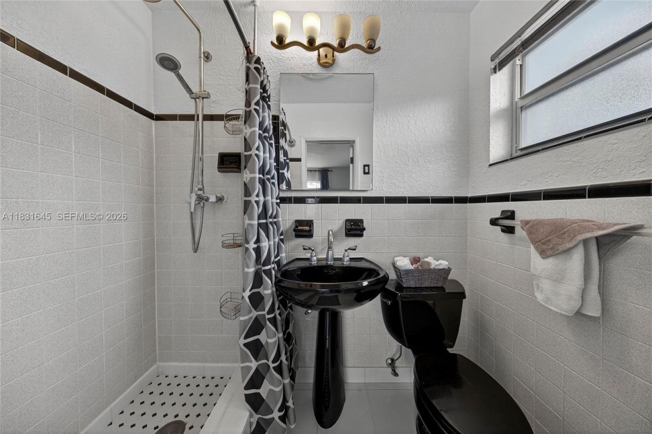 380 SE 1st Ter, Pompano Beach, FL 33060 Photo