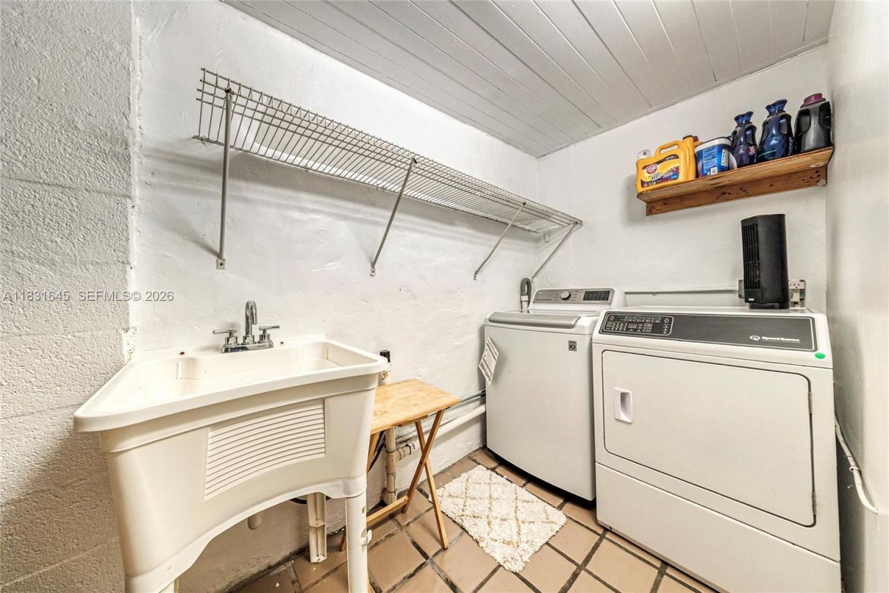 380 SE 1st Ter, Pompano Beach, FL 33060 Photo