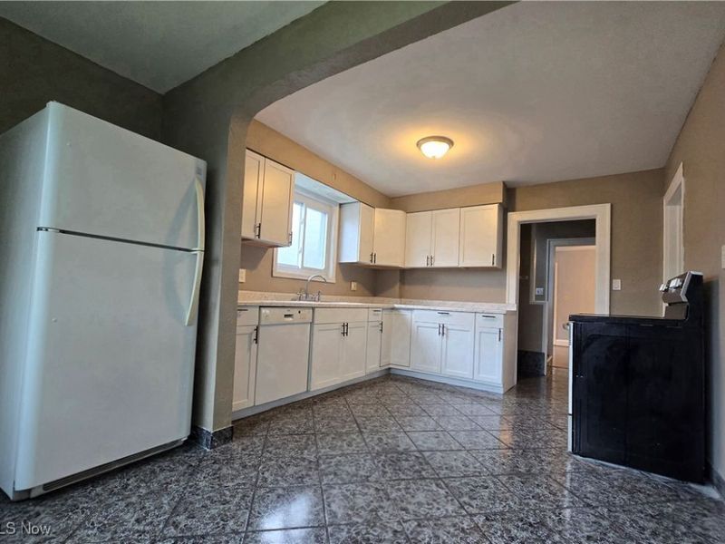 914 Dan Street, Akron, OH 44310 Photo 10